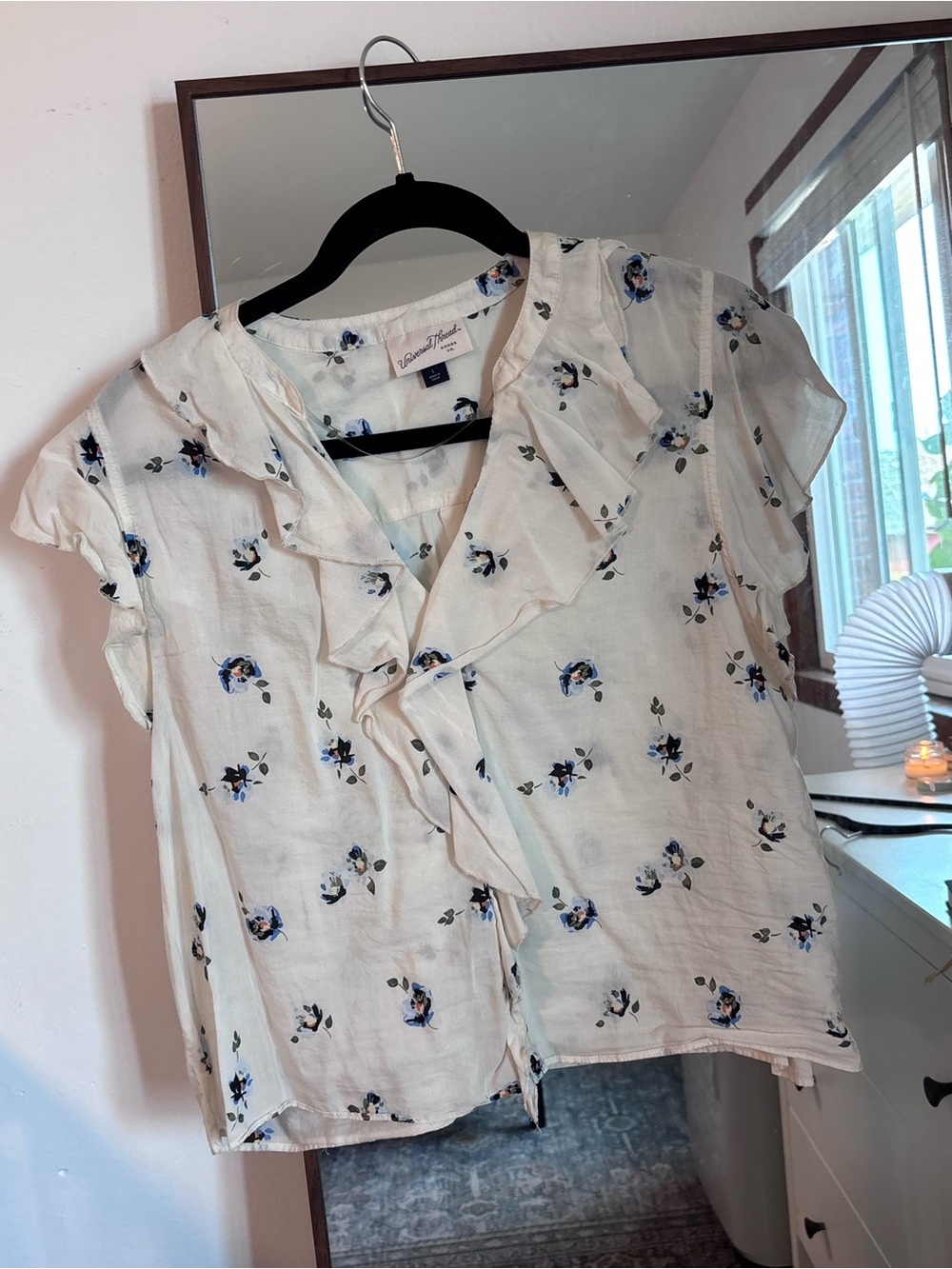 Universal Threads floral ruffle blouse